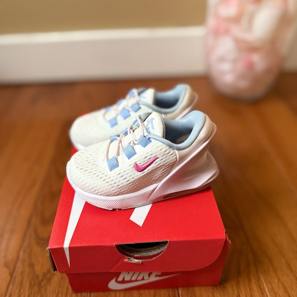 Nike Kids Shoes - Cream and Pink